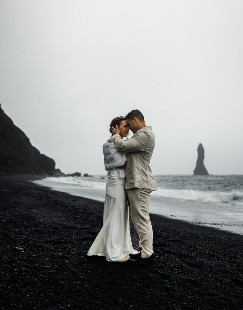 couple eloping at the black sand beach in iceland
