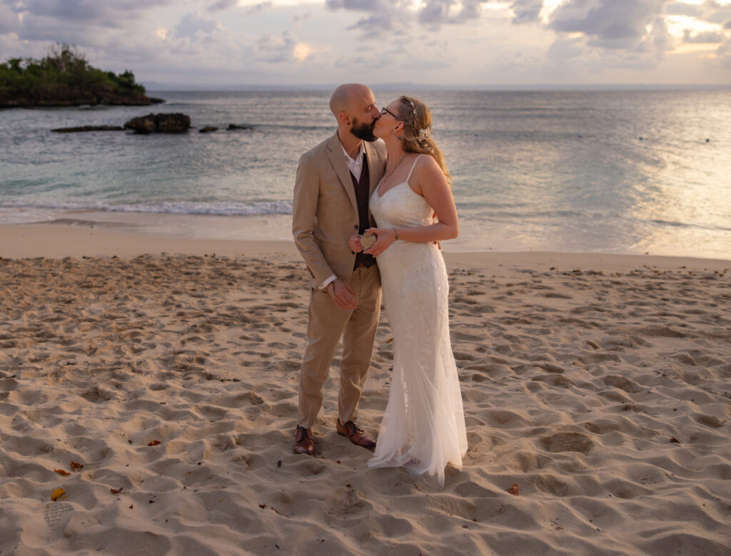 Couple getting married on a beach in Cayo Levantado